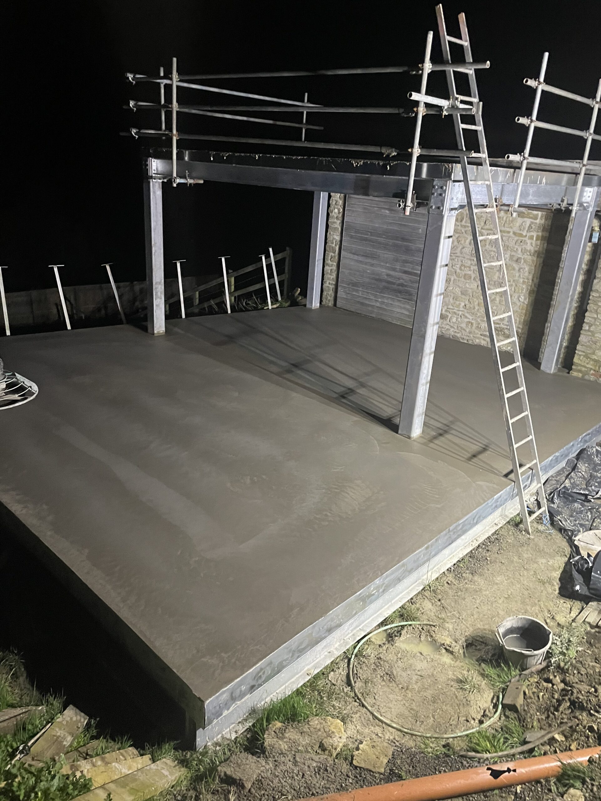 Multi-storey concrete slab decking